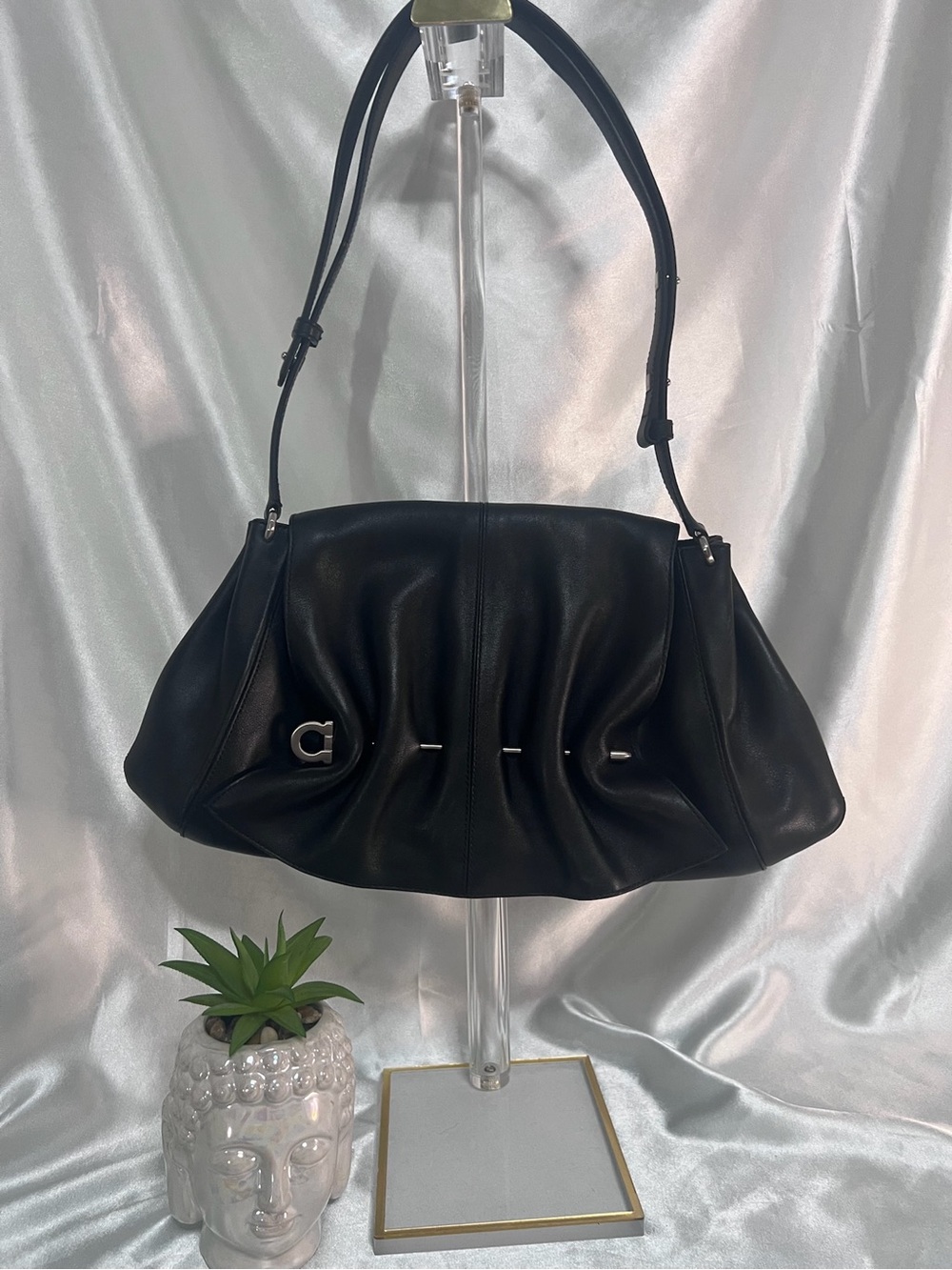 Preloved Salvatore Ferragamo Vintage Gancini Black Leather Shoulder Bag